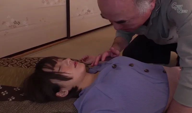 Poster of Bố người chồng vô tình làm người tình của con trai ngất xỉu rồi sau đó …